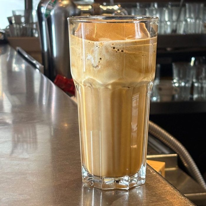 Café frappé glacé et mousseux