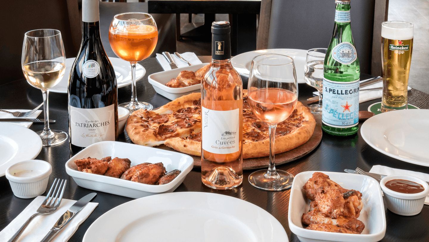 Pizza fraîche Novata sortie du four