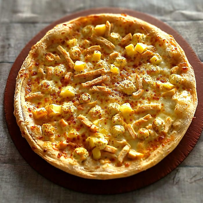 Pizza Boursin : Boursin crémeux, poulet, pomme de terre et mozzarella